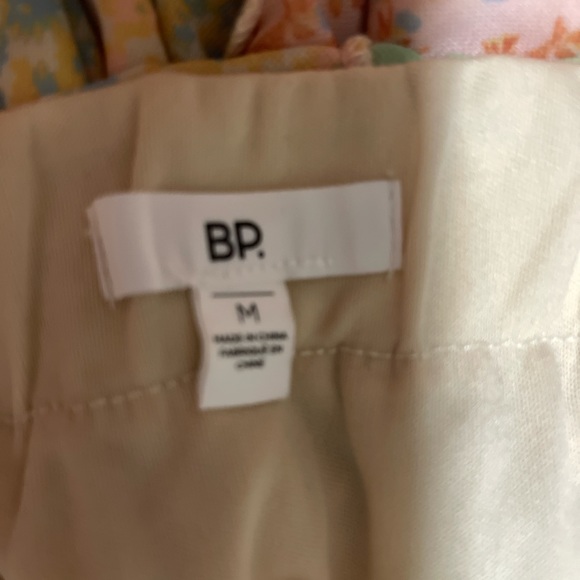 Cute mini skirt - Picture 2 of 3